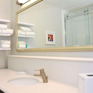 Queen Room Two Queen Beds Hearing Access or Non-Smoking